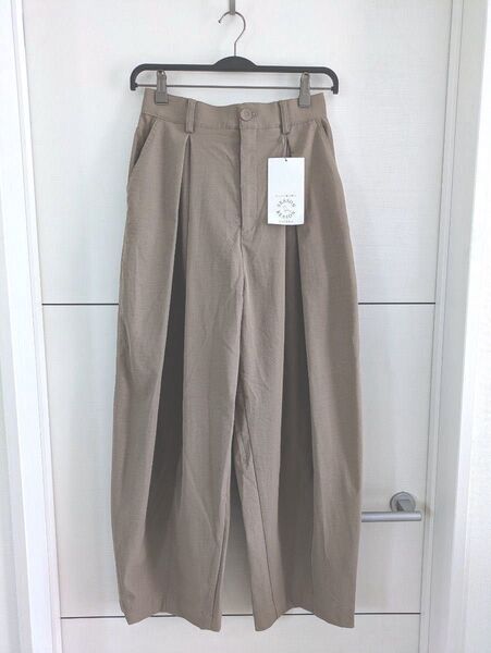 新品 SEASON REASON シーズンリーズン チノタックコクーンパンツ ワイドパンツ バレルパンツ ベージュ