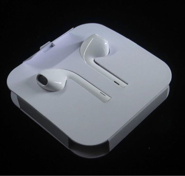 iPhone対応 有線イヤホン(Lightning端子) マイク付き・音量調整可能 インナーイヤー・多機能リモコン搭載