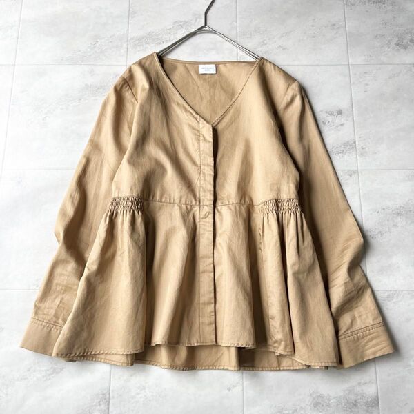 URBAN RESEARCH DOORS ペプラムギャザーブラウス Vネック