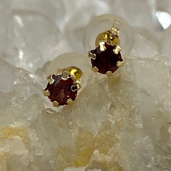 K18YG AU750 18金 天然ガーネット スタッドピアス (計0.17ct)