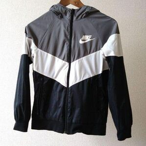 NIKE ウインドブレーカー