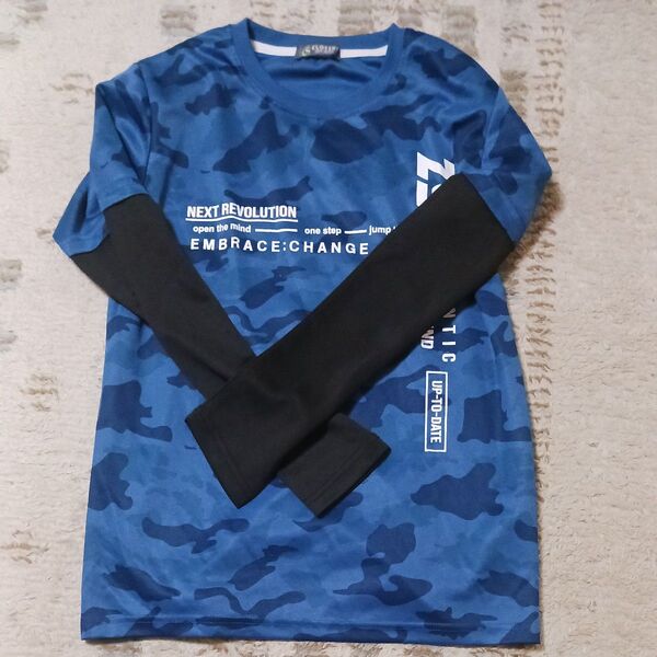長袖Tシャツ 青色迷彩柄 英字ロゴ 160