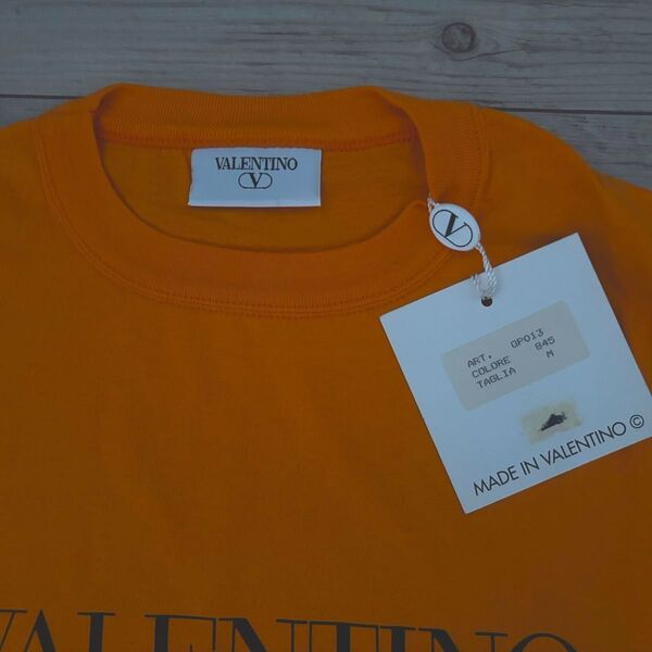 VALENTINO Tシャツ オレンジ 未使用