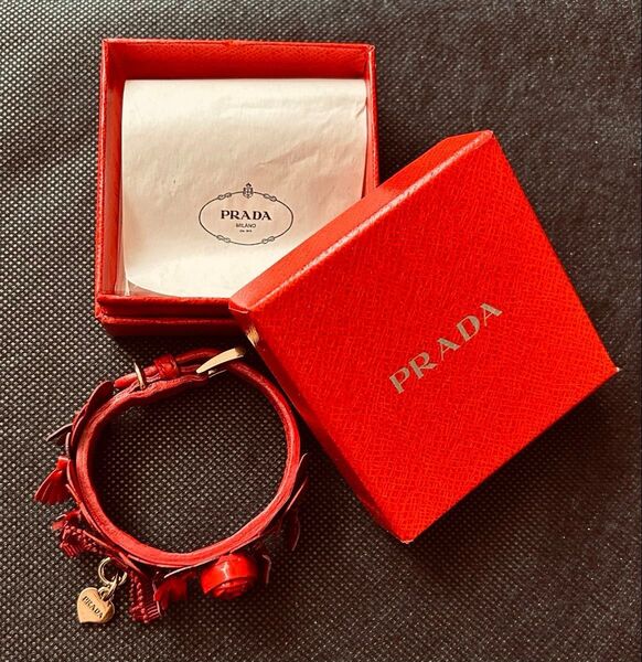 PRADA プラダ レザー ハート フラワーモチーフ ブレスレット(レッド系)