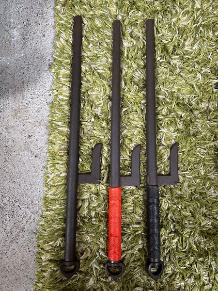 十手 薙刀 フック付き 黒 赤 紐なし 古道具 武道