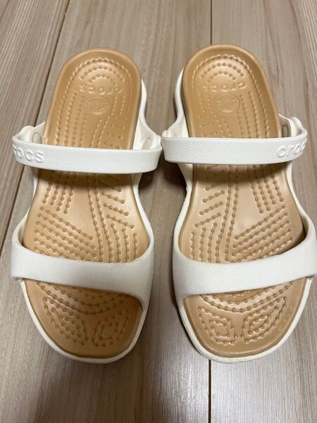 crocs ホワイト サンダル 6