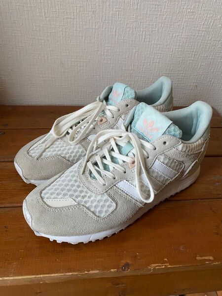 adidas スニーカー レディース 24.0cm