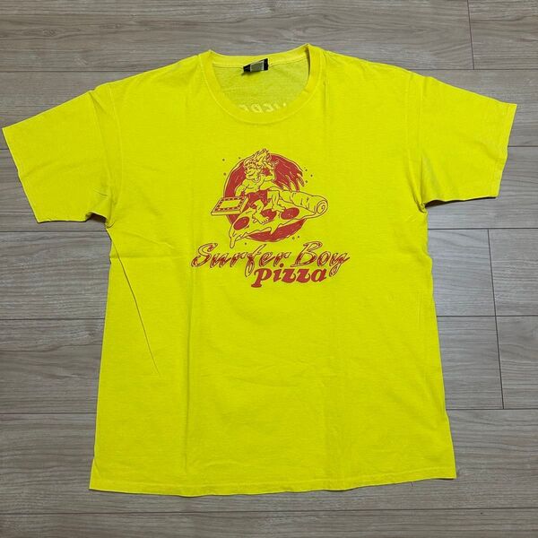 STRANGER THINGS SURFER BOY PIZZA Tシャツ