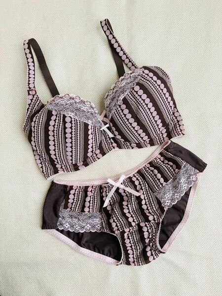 新品未使用 レース 柄 ブラジャー ショーツ セット