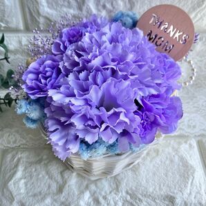 紫カーネーションの花籠アレンジメント アーティフィシャルフラワーとプリザーブドフラワーのmix作品