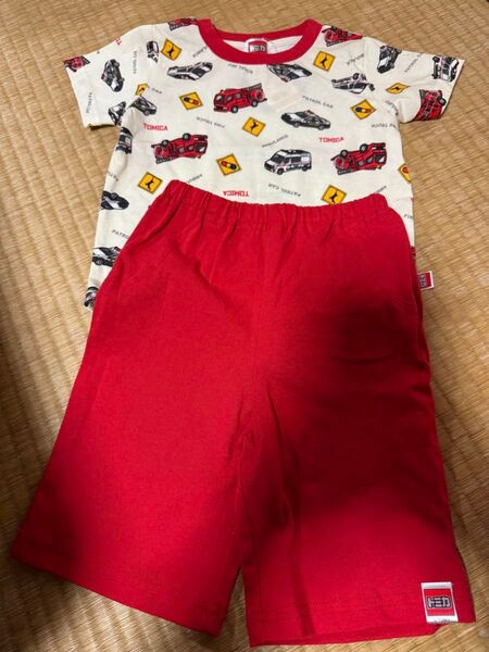新品タグ付き 匿名配送 トミカ パジャマ 半袖 上下セット セットアップ 半袖Tシャツ ショートパンツ 90センチ