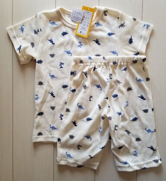 新品☆恐竜柄のパジャマ♪サイズ 120 半袖半ズボン 夏物