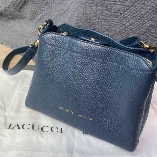 IACUCCI イアクッチ ショルダーバック ショルダーバッグ レザー 本革