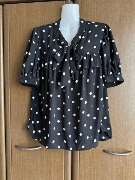 ★美品 GU ドットシフォンリボンブラウス