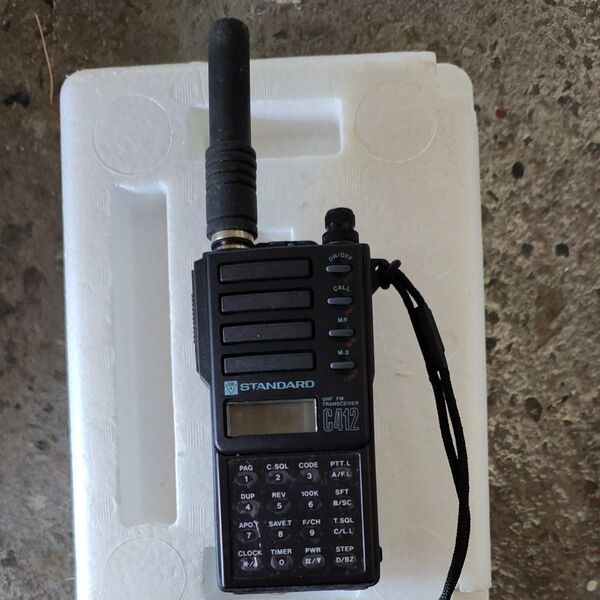 スタンダード UHF ハンディー トランシーバーC 412 ジャンク