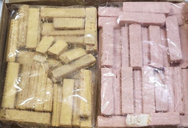 グラサージュ掛けウエハース・苺チョコ掛けウエハース