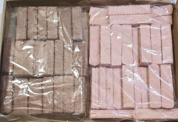 チョコ掛けウエハース・苺チョコ掛けウエハース