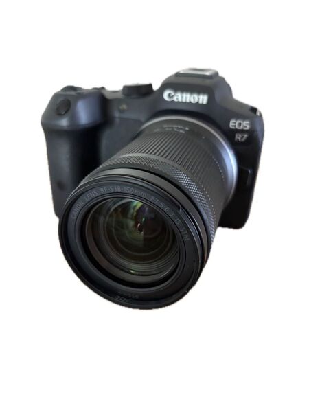 Canon aps-c ミラーレス一眼レフカメラの最高峰 EOS r7 + RF-S18-150mm F4.5-6.3 IS