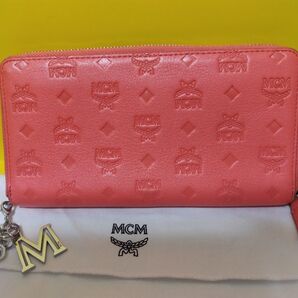MCM 長財布 キーホルダー付MCM ラウンドファスナー コーラルピンク オレンジっぽいです。