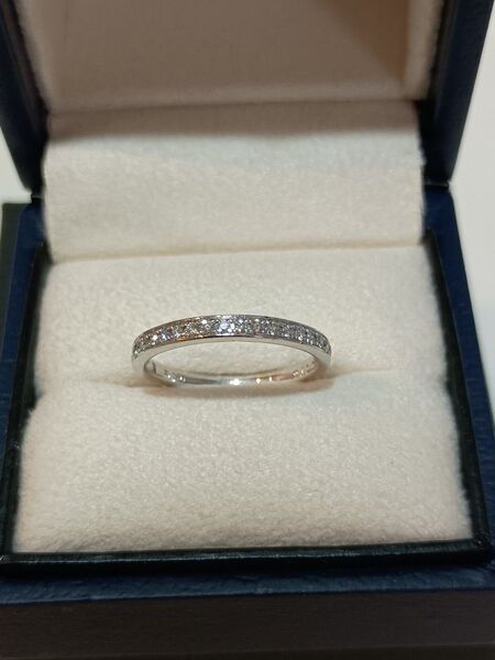 ヴァンドーム ハーフエタニティ プラチナ ダイヤ リング 0.10ct 8号