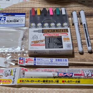 ほぼ未使用 ガンダムマーカー 消しペン 綿棒 タミヤ筆 スミイレペン0.02(ウォームグレー)2本
