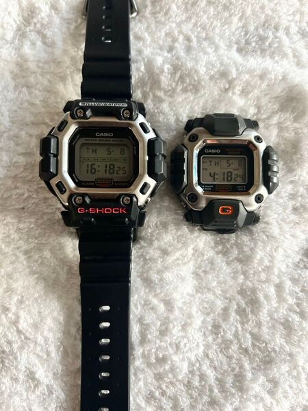 カシオ Gショック DW-8300 とDW-6400