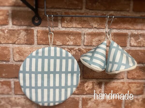 ☆ハンドメイド☆三角鍋つかみ&鍋敷きセット☆アルテック風くすみブルー