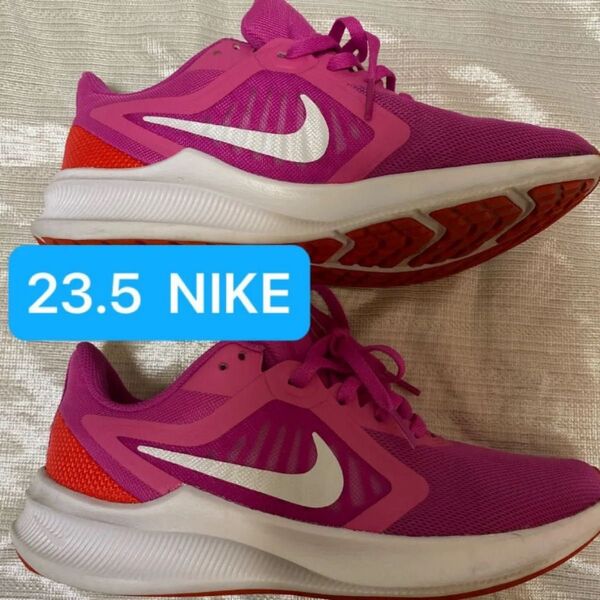 NIKE 23.5軽量可愛いピンク スニーカー ナイキ