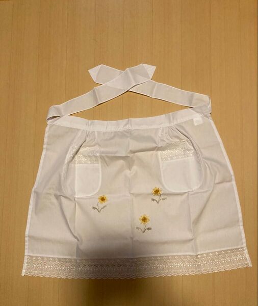 エプロン 昭和レトロ ひまわり刺繍とレースが可愛いエプロン