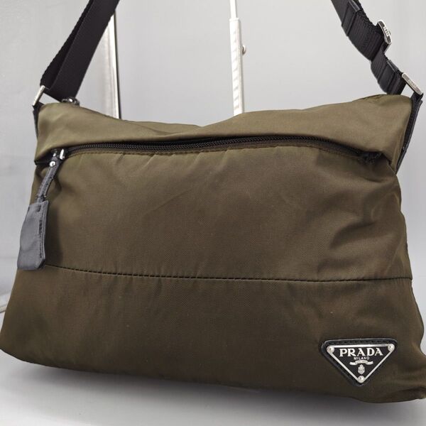 【極美品】PRADA プラダ ショルダーバッグ テスートナイロン レザー オリーブ 三角ロゴ チャーム