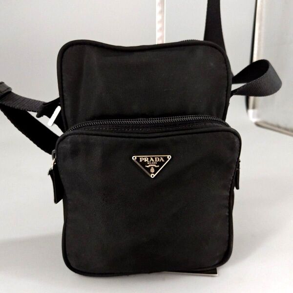 【極美品】希少 PRADA プラダ ショルダーバッグ アマゾン ナイロン レザー 三角ロゴ くろ ブラック クロスボディ