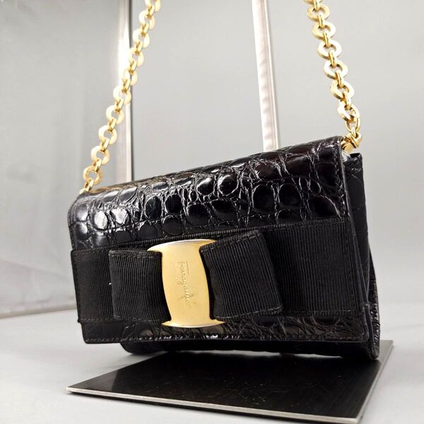 salvatore ferragamo サルヴァトーレフェラガモ ショルダーバッグ ヴァラ レザー 黒 ゴールド金具 クロコ
