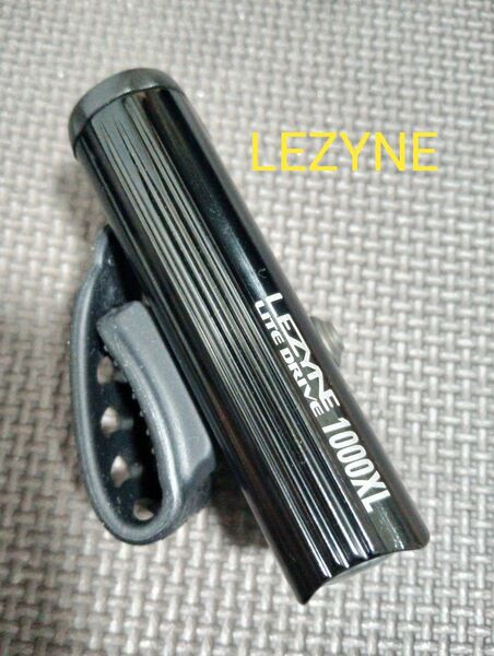 【美品】LEZYNE LITE DRIVE 1000XL フロントライト レザイン