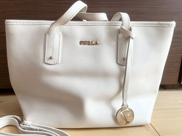 美品 フルラ レザーハンドバッグ ショルダーバッグ