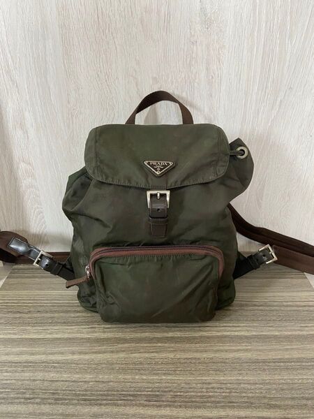PRADA リュック ナイロン 三角ロゴプレート レザー カーキ 大容量 巾着型