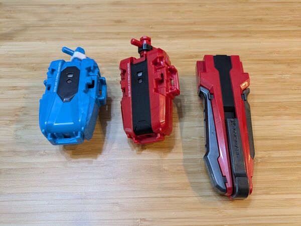 ベイブレードX ストリングランチャー赤、青、グリップ赤