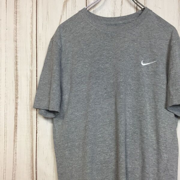 【ナイキ 半袖ロゴTシャツ】ロゴ刺繡 スウッシュ 定番 M グレー NIKE 古着