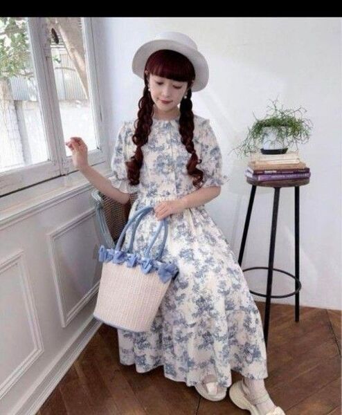 青木美沙子としまむらコラボ花柄ロングワンピース 淡いブルー パフスリーブ