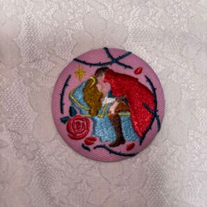 ディズニーキャラクター 刺繍缶バッジ 眠れる森の美女 オーロラ姫 バンダイ
