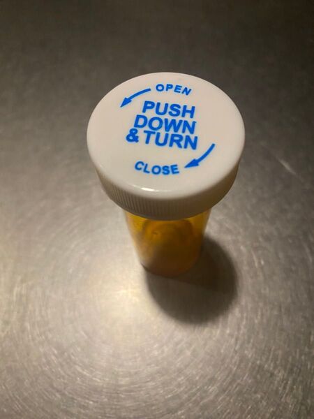 【薬剤師プロデュース】チャイルドロック付 ピルケース (30mL 100錠目安)