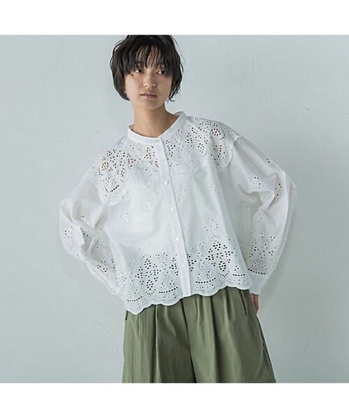 メイソングレイ 叶えるスカラップ刺繍クロップドシャツ