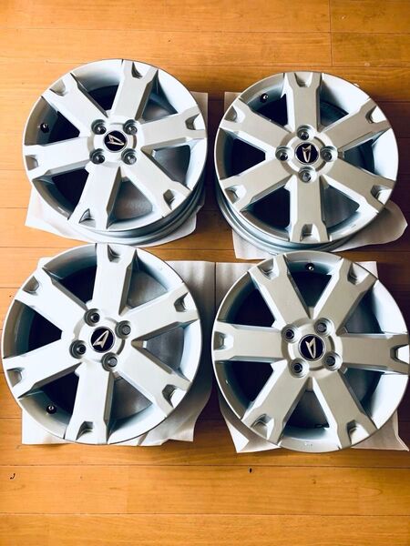 1*ほぼ新車外しダイハツ 純正165/65R15 15インチアルミホイール2本です。4本買うならNo1とNo2で¥55000です。