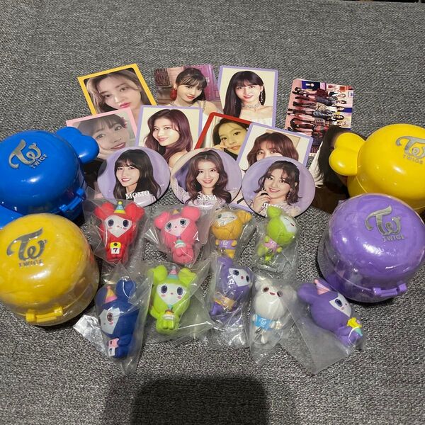 twice ガチャガチャ グッズ トレカ 缶バッジ キーホルダー ラブリー