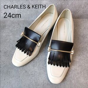 CHARLES & KEITH ローファー バイカラー レザー 24.5cm フリンジ ホワイト ブラック