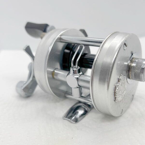 アブabu2500Cラージクレストモデル(メンテナンス済み) アンバサダー アブガルシア Ambassadeur 2500C