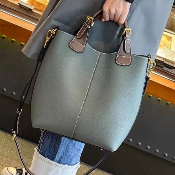 ショルダーバッグ 肩掛け 本革ー 斜め掛け 大容量 通勤通学 レザー バッグ