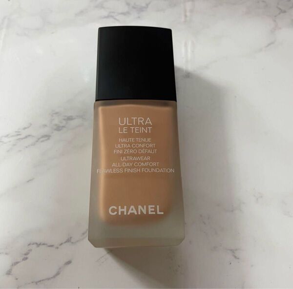 CHANEL シャネル ウルトラ ル タン フリュイド B20