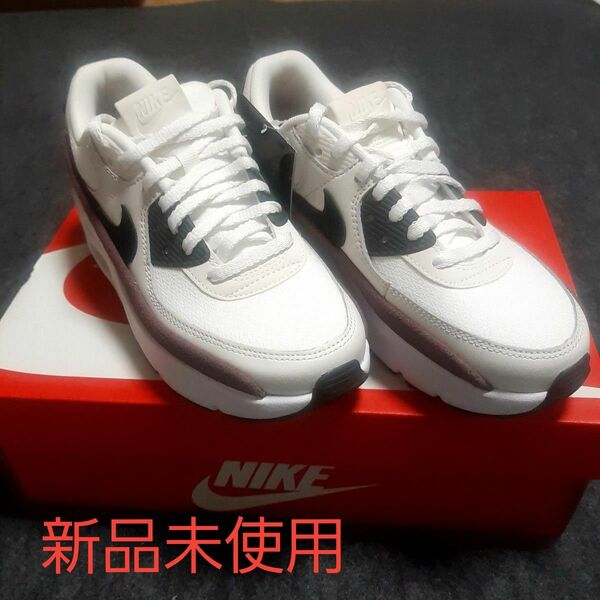 新品未使用NIKEエアマックス90LV8 22.5cm