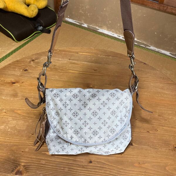 ラシット ショルダーバッグ
