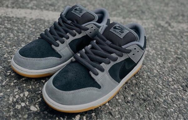 【即決価格】ナイキ SBダンクLOWプロ Black and Smoke Grey 25㎝